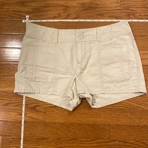 Junior Short 3” inseam in light cream